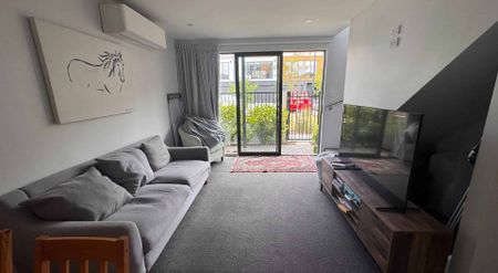 CITY CENTRE - TWO BEDROOM CENTRAL TOWNHOUSE WITH TWO BATHROOMS - Photo 3