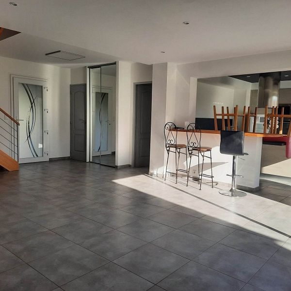 Location Maison 7 pièces 217m² LUNEL 34400 - Photo 1