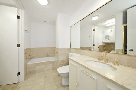 Executive One-Bedroom Apartment In The Heart of Bondi Junction - Photo 5