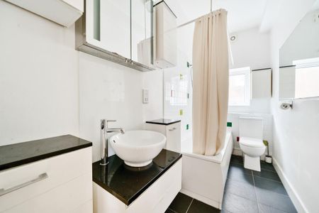 3 bedroom maisonette to rent - Photo 2