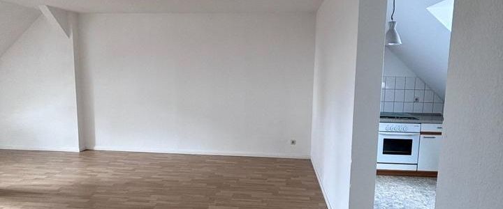 Gemütliche 1-Raum-Dachgeschosswohnung mit Einbauküche - Foto 1
