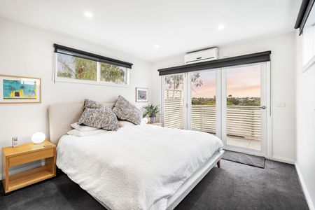 16 Tennyson Street, Kew VIC 3101 - House For Rent | Domain - Photo 5