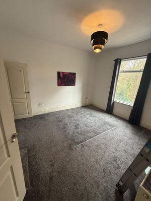 215 Firth Park Road, Sheffield, S5 6WW – Spacious 2-Bedroom Home - Photo 1