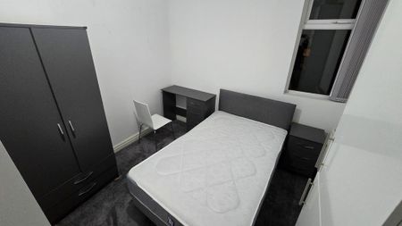 5 bedroom semi-detached house to rent - Photo 3