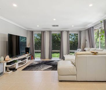 STUNNING WELL SIZED FAMILY HOME - NOT TO BE MISSED - Photo 4