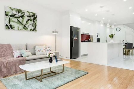 Modern 4 bedroom home in heart of Rozelle Village - Photo 2