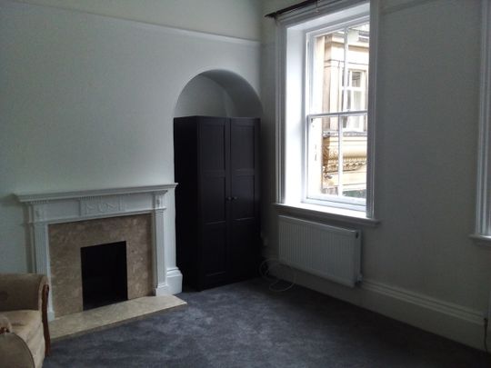 2 Bed Flat, Gledhow Hall, LS8 - Photo 1