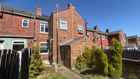 3 bedroom terraced house to rent - Photo 5