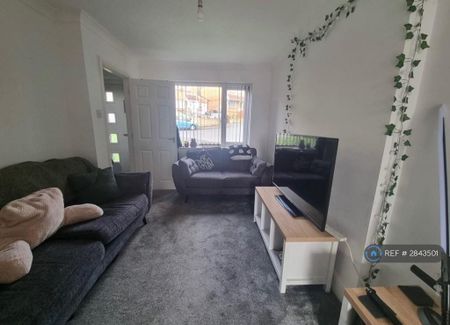 2 bedroom end of terrace house to rent - Photo 2