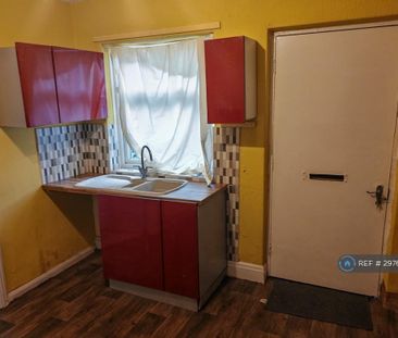 3 bedroom semi-detached house to rent - Photo 6