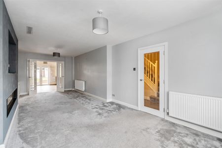 5 bed semi-detached house to rent in Regan Avenue, Shirley, Solihull - Photo 4