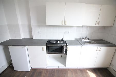 Madeley Road, London - Photo 3