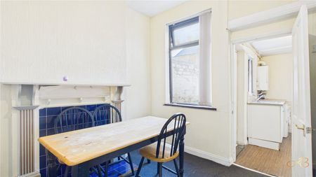 2 Bedroom House - Photo 5