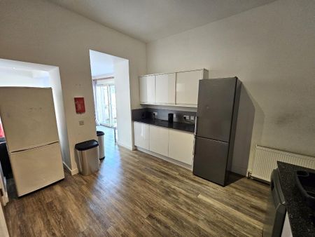 1 bedroom in a house share to rent - Photo 4