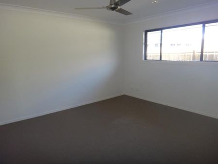 Great Family Home in Sought-After Coomera Grand Estate - Photo 5