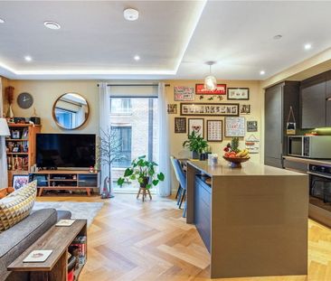 A stunning second-floor, two-bedroom apartment in Hudson Quarter, b... - Photo 1