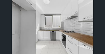 Spacious One-Bedroom Apartment in a Prime Location - Photo 5
