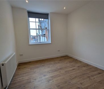 A lovely modern one bedroom flat close to the train station and cit... - Photo 1
