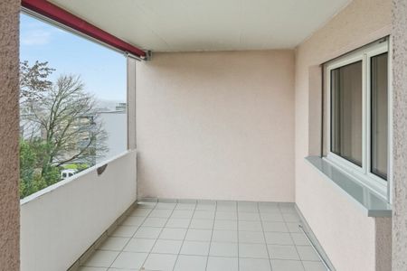 Moderne 4.5-Zimmer-Wohnung mit grossem Balkon nähe Wil - ab sofort frei! - Photo 2