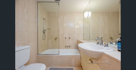Spacious Two Bedroom Apartment With Leafy Outlooks In The Heart Of South Yarra - Photo 3