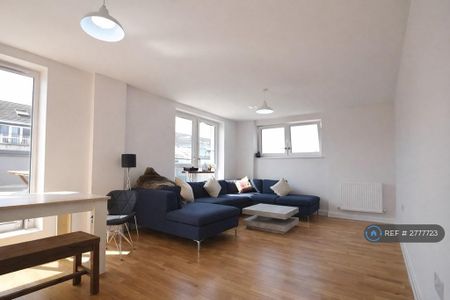 3 bedroom flat to rent - Photo 5