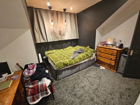6 Bed - 24 Ashville Grove, Hyde Park, Leeds - LS6 1LY - Student - Photo 3