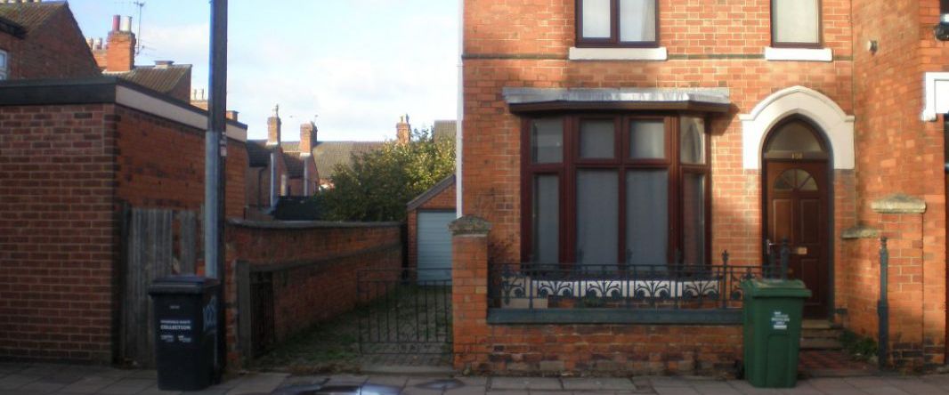 108 Paget Street - Off Street Parking & 4 Huge Doubles Loughborough - Photo 1