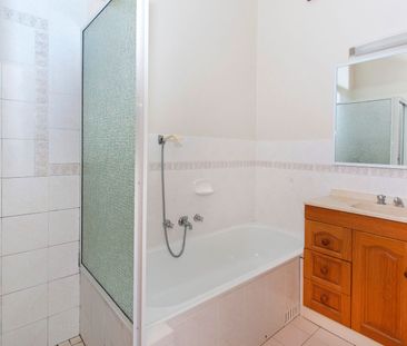 Vibrant Townhouse In Ideal Location - Photo 6