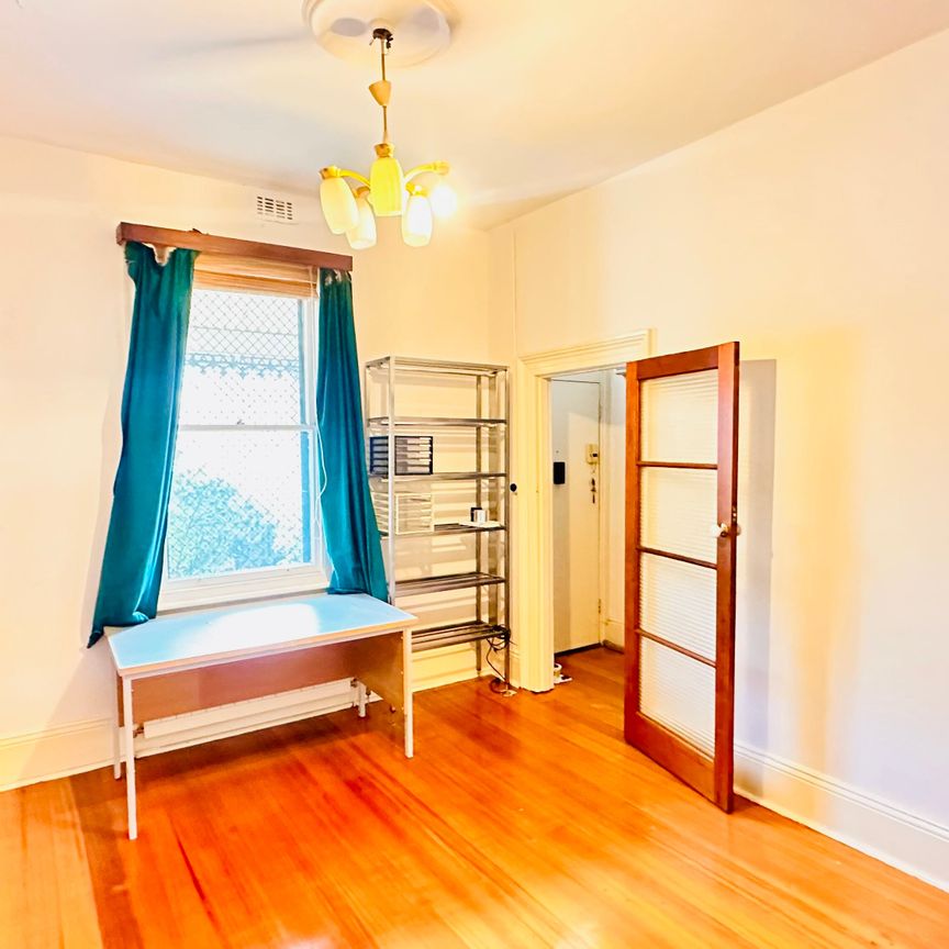 West Melbourne - Photo 1