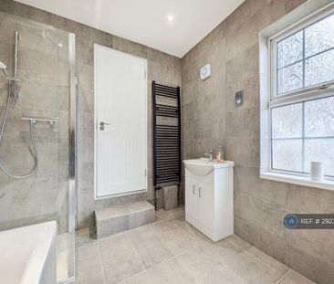 4 bedroom end of terrace house to rent - Photo 6