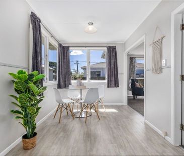 Sunny 3-bedroom + double garage - Photo 2