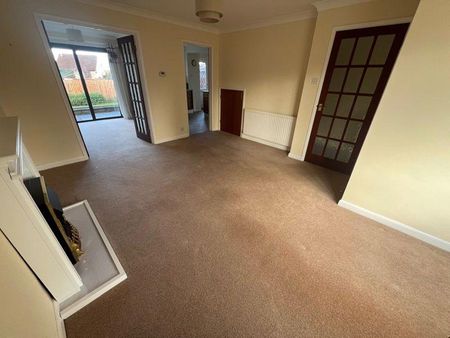 3 bedroom detached house to rent - Photo 3