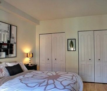 Superbe condo style penthouse sur deux niveaux de 1000 pc - Photo 4