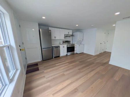 401 Navy Street - 3 — Bachelor - Photo 2
