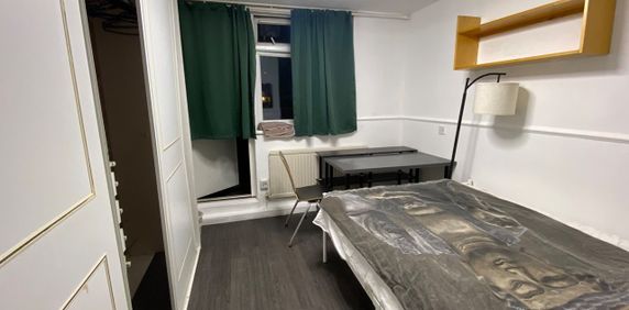 Room in a Shared Flat, New Place Square, SE16 - Photo 2