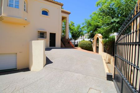 House in Los Arqueros, Costa del Sol - Photo 2