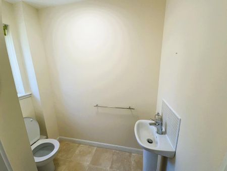 4 bedroom detached house to rent - Photo 4