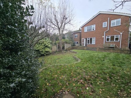 Truro Gardens, LU3, Luton - Photo 5
