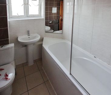 2 bedroom Flat To Let Total Size: 688 SQ FT - Photo 5