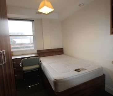 4 bedroom flat to rent - Photo 4