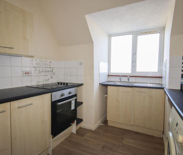 3 bedroom flat to rent - Photo 2