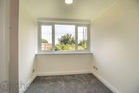 5 bedroom detached bungalow to rent - Photo 2