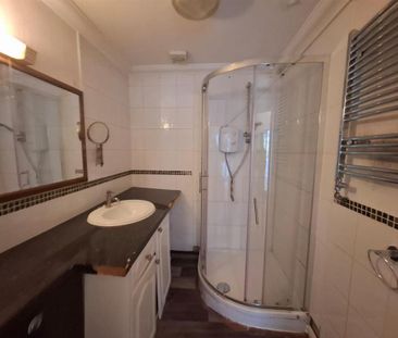 3 bedroom flat to rent - Photo 6