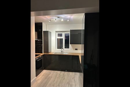 1 Bed Flat, Tuskar Street, SE10 - Photo 4
