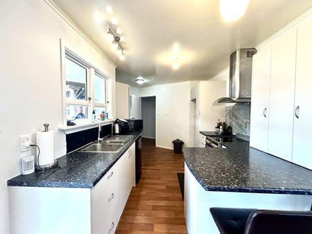 Family-Friendly Living - Owhata - Photo 5