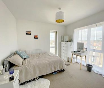 1 bedroom Flat To Let - Photo 2