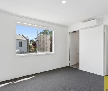 Recently Refreshed 3x2 Townhome in Prime Morley Location! - Photo 2