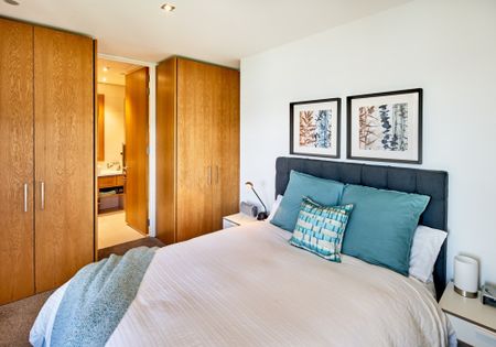 Luxury Living with Unmatched Views at Wellington's Premier Address - Photo 3