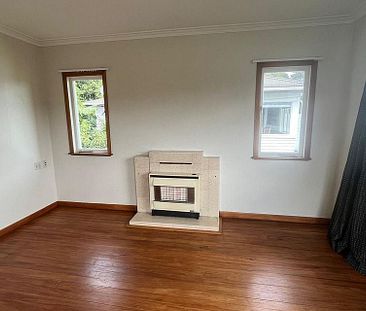 Sunny 3BR Home in Riverside. 5min walk to CBD/TB - Photo 1