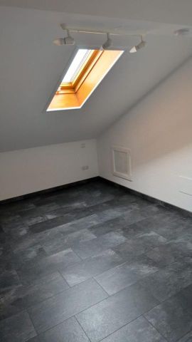 unsere moderne, helle 2-Zi-DG-Wohnung mit Balkon - Photo 2